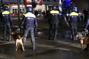 D&uuml;nyadan Hollanda'nın skandal tavrına tepkiler