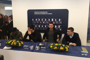 Fenerbah&ccedil;e'nin yıldızları imza verdi