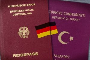 Almanya'dan '&ccedil;ifte vatandaşlık' tehdidi