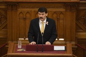 Macaristan'da Ader yeniden cumhurbaşkanı se&ccedil;ildi