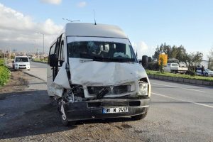 İki minib&uuml;s &ccedil;arpıştı: 6 yaralı
