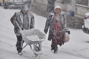 Kar kenti beyaza b&uuml;r&uuml;d&uuml;