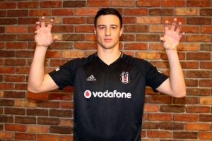 Marcelo'nun yokluğunda g&ouml;zler Mitrovic'te