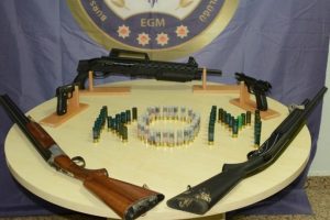 Bursa'da ruhsatsız silah satıcılarına operasyon: 15 g&ouml;zaltı