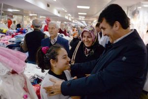 Bursa Osmangazi Belediye Başkanı &ccedil;arşı esnafını ziyaret etti