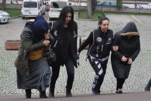 Bursa'da gizli b&ouml;lmelerden uyuşturucu &ccedil;ıktı