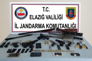 Silah ve m&uuml;himmat ka&ccedil;ak&ccedil;ılarına baskın: 3 g&ouml;zaltı