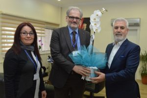 Bursa Nil&uuml;fer Belediye Başkanı Bozbey'den, sağlık &ccedil;alışanları i&ccedil;in saygı &ccedil;ağrısı