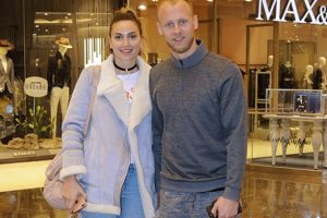 &Ouml;nce alışveriş sonra romantik yemek yediler