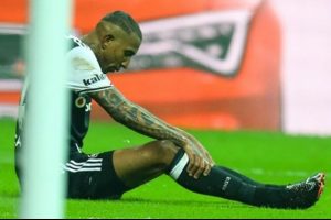 Beşiktaşlı y&ouml;neticiler: "Bu Talisca'ya kim 25 milyon verir!"