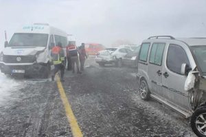Kayseri'de zincirleme kaza: 15 yaralı