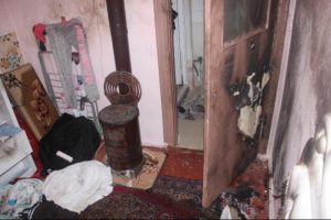 Karaman'da sobaya d&ouml;k&uuml;len benzin bomba gibi patladı: 3 yaralı