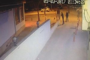 İki grup arasındaki silahlı kavga kameralara yansıdı
