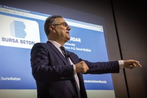 Fatih Vardar Bursa'da &ouml;ğrencilerle tecr&uuml;belerini paylaştı