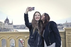 Profesyonel selfie arkadaşı geliyor