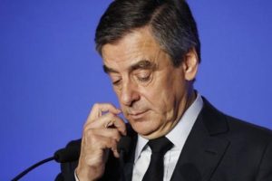 Cumhurbaşkanı adayı Fillon'a dava a&ccedil;ıldı