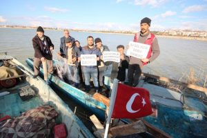 Balık&ccedil;ılar şokla avlanmayı protesto etti
