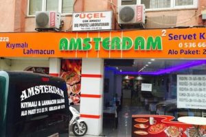 Hollanda'ya tepki i&ccedil;in d&uuml;kkanının ismini değiştiriyor