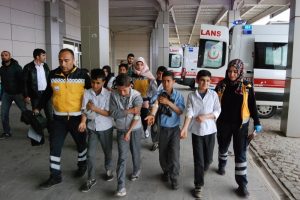 26 &ouml;ğrenci doğum g&uuml;n&uuml; pastasından zehirlendi