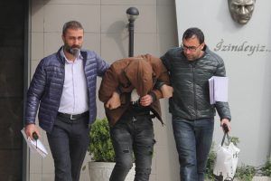 Bursa'da kırık kolla 10 dakikada 5 yazıhaneyi soydu
