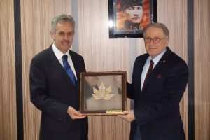 Bursa İl Milli Eğitim M&uuml;d&uuml;r&uuml; Sarıkaya'dan G&uuml;lener'e teşekk&uuml;r