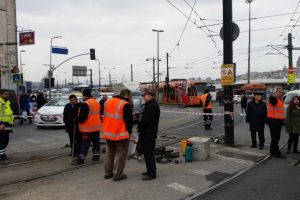 Tramvay ikinci kez yoldan &ccedil;ıktı