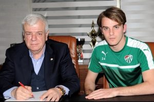 Bursaspor'da Ertuğrul Ersoy'un s&ouml;zleşmesi uzatıldı