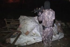 Sabaha karşı 32 adrese operasyon