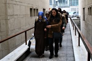 Bursa'da FET&Ouml;'den g&ouml;zaltındaki 13 kadın ş&uuml;pheli adliyeye sevk edildi