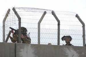 İsrail Ramallah'taki Ayrım Duvarı inşasını onayladı