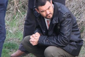 Sal&ccedil;alı yemeğe kızdı, eşini par&ccedil;alara ayırdı!