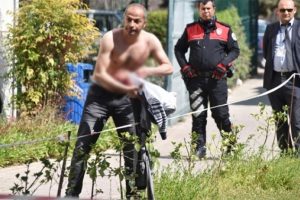 Tedavi edilmediğini iddia etti, kendini kesti