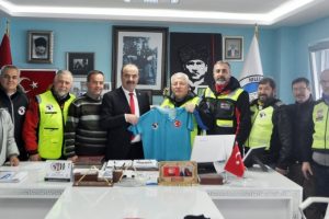 Bursa Mudanya'da şehitlere saygı s&uuml;r&uuml;ş&uuml; &ouml;ncesi T&uuml;rkyılmaz'a ziyaret