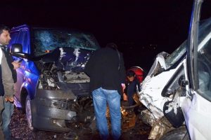 Kafa kafaya &ccedil;arpıştılar: 1 &ouml;l&uuml;, 4 yaralı