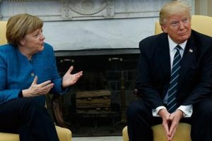 Trump, Merkel'in elini sıkmadı