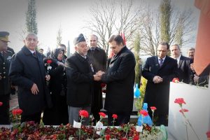 Şehitleri Anma G&uuml;n&uuml; ve &Ccedil;anakkale Deniz Zaferi'nin 102. yılı i&ccedil;in Bursa'da t&ouml;ren