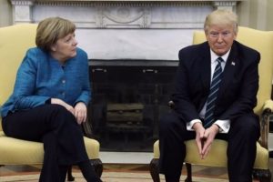 Alman basını Merkel'i yerden yere vurdu