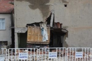 Eve giren kamyon 7 aydır &ccedil;ıkarılamadı