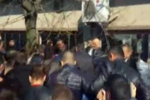 Meral Akşener'in toplantısında kavga &ccedil;ıktı!