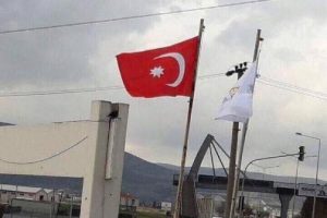 Bursa Karacabey'de 'bayrak krizi'