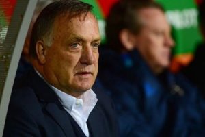 Dick Advocaat ekibiyle &uuml;lkesine gitti