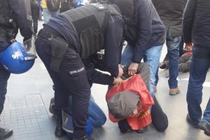 Başkent'te izinsiz broş&uuml;r dağıtan gruba m&uuml;dahale