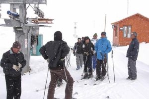 Kayak merkezinde mahsur kalan 14 kişi kurtarıldı