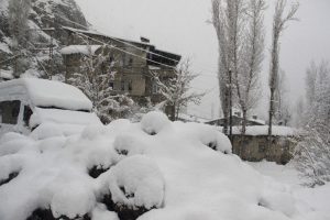 18 k&ouml;y ile 53 mezra yolu kapandı