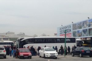 Taraftarlar kendi arasında kavga etti