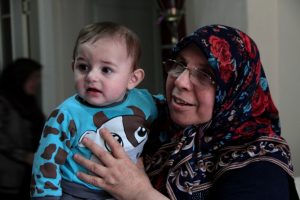 Bursalı babaanne maaş sevinci yaşıyor