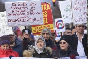 Irk&ccedil;ılığa ve İslamofobiye karşı 3 şehirde protesto