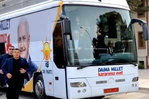 Başbakan mitingin ardından şehir turu attı