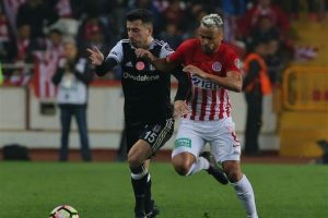 Beşiktaş, Antalyaspor ile gols&uuml;z berabere kaldı