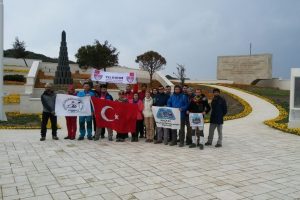 Bursalı dağcılardan &Ccedil;anakkale'de şehitler i&ccedil;in y&uuml;r&uuml;y&uuml;ş